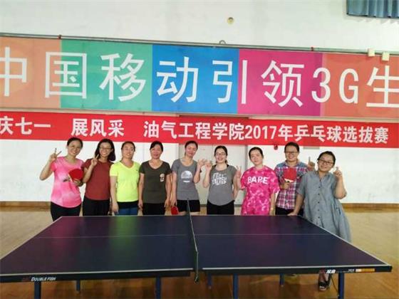 女队九强合影.jpg